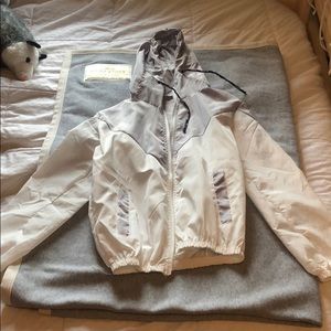 grey and white windbreaker